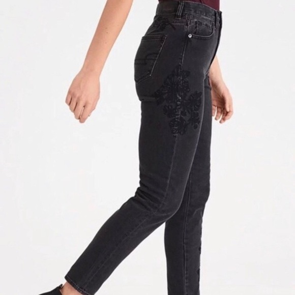 NWOT American Eagle Black Washed Embroidered Mom Jeans - Picture 12 of 12